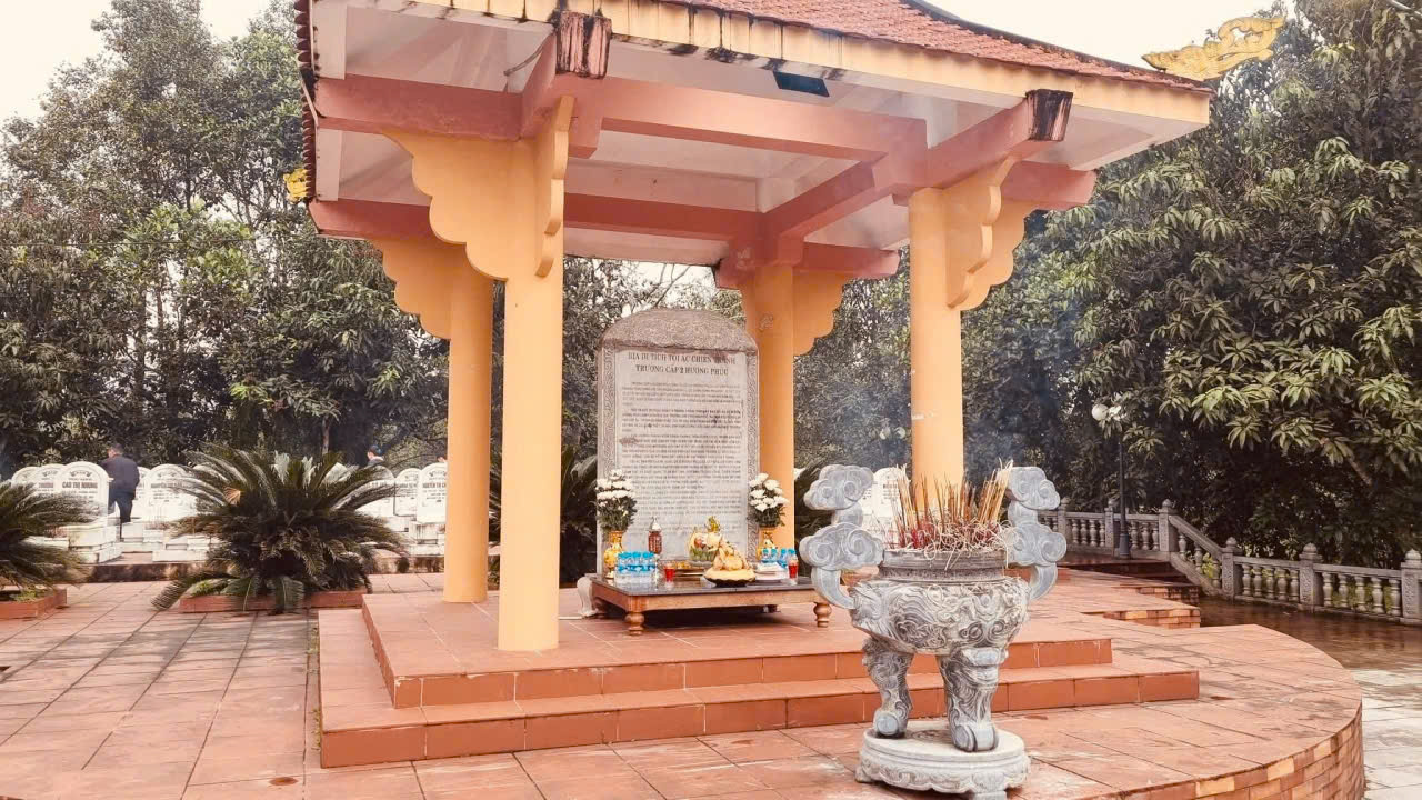 XÃ PHÚC TRẠCH TỔ CHỨC LỄ THẮP HƯƠNG NHÂN NGÀY 33 HỌC SINH TẠI TRƯỜNG CẤP II HƯƠNG PHÚC BỊ MÁY BAY MỸ NÉM BOM SÁT HẠI 