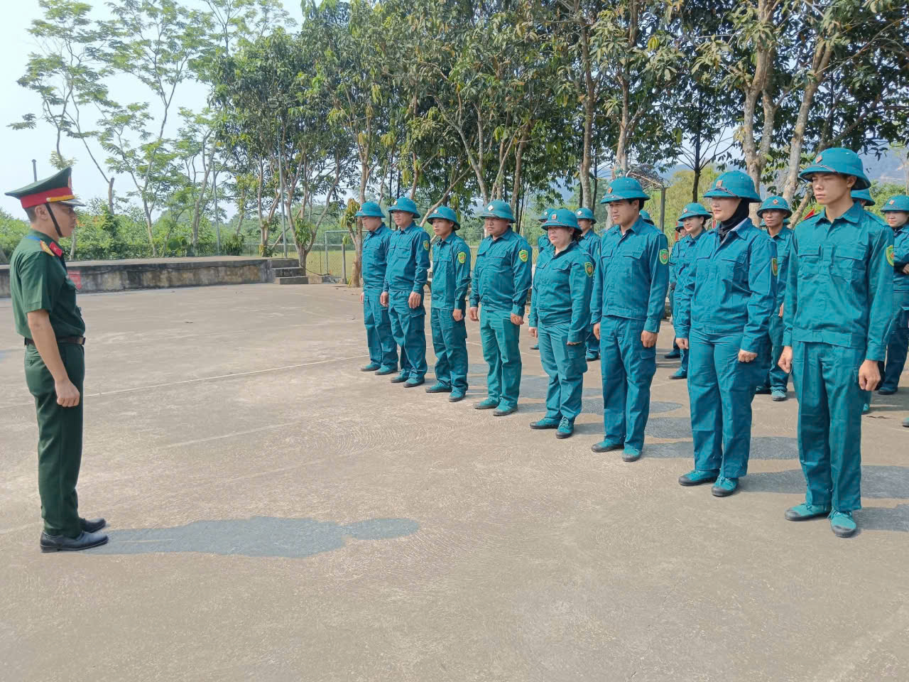 DÂN QUÂN CƠ ĐỘNG XÃ PHÚC TRẠCH VƯỢT NẮNG THẮNG NÓNG, QUYẾT TÂM HOÀN THÀNH NHIỆM VỤ HUẤN LUYỆN ĐẦU NĂM 2026.