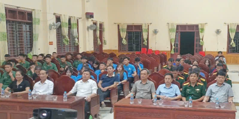 Xã Phúc Trạch:  Tổ chức trình phiếu phim "MÙI CỎ CHÁY" – Khơi dậy tinh thần yêu nước, tự hào dân tộc trong cán bộ, đảng viên và Nhân dân 
