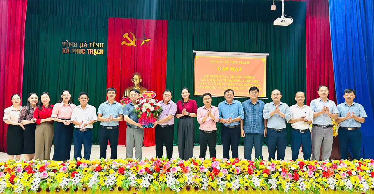 ĐẢNG ỦY XÃ PHÚC TRẠCH TỔ CHỨC GẶP MẶT KỶ NIỆM NGÀY TRUYỀN THỐNG CÁC CƠ QUAN THAM MƯU, GIÚP VIỆC CAAOS ỦY VÀ NGÀY PHỤ NỮ VIỆT NAM 