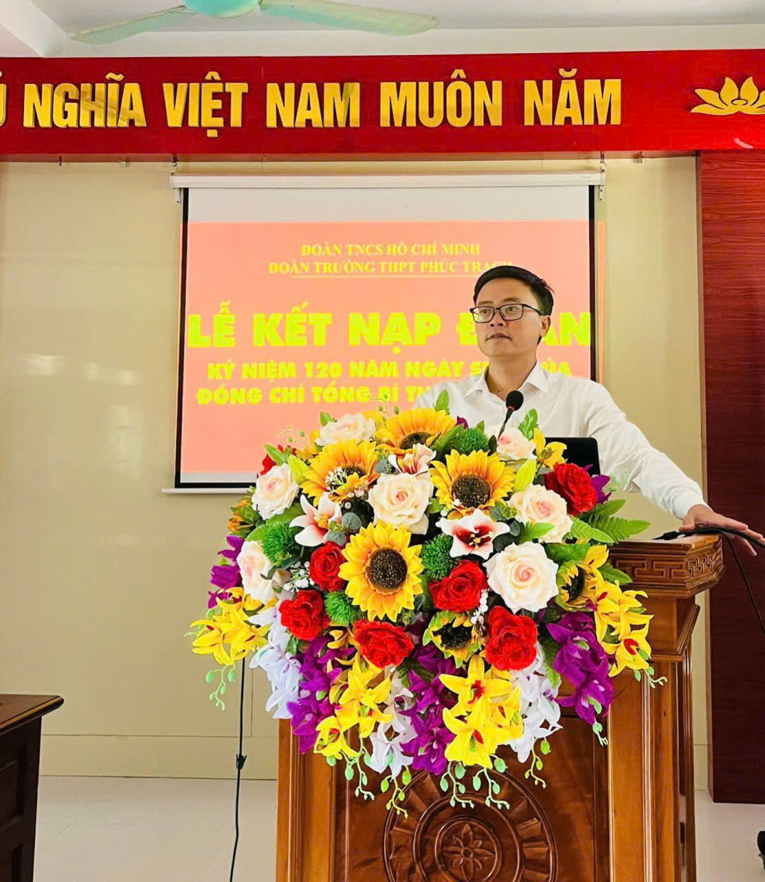  ĐOÀN TRƯỜNG THPT PHÚC TRẠCH TỔ CHỨC KẾT NẠP ĐOÀN VIÊN MỚI 