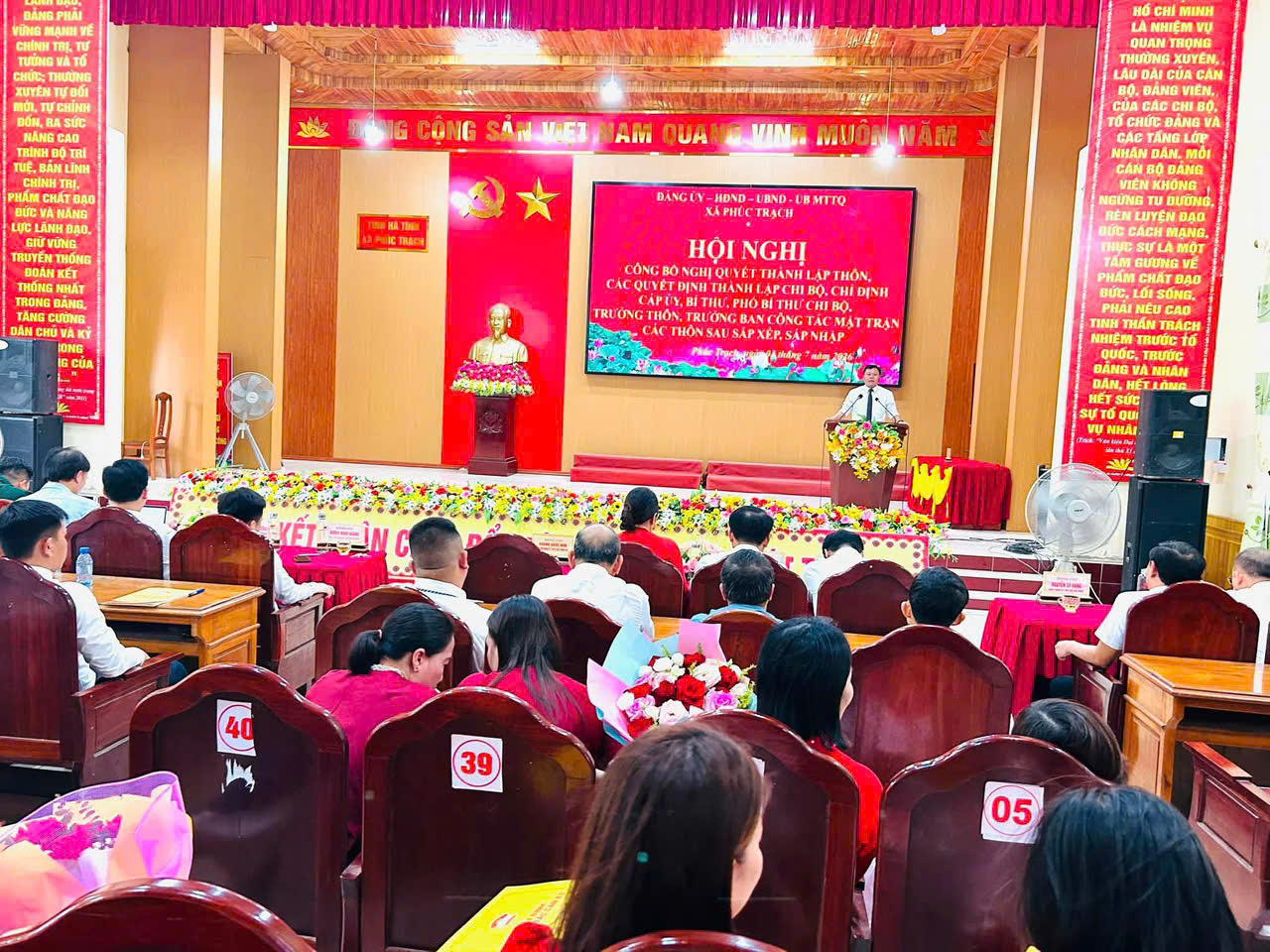 Đảng ủy xã Phúc Trạch tổ chức Hội nghị công bố các nghị quyết, quyết định về sắp xếp thôn, thành lập tổ chức đảng và công tác cán bộ