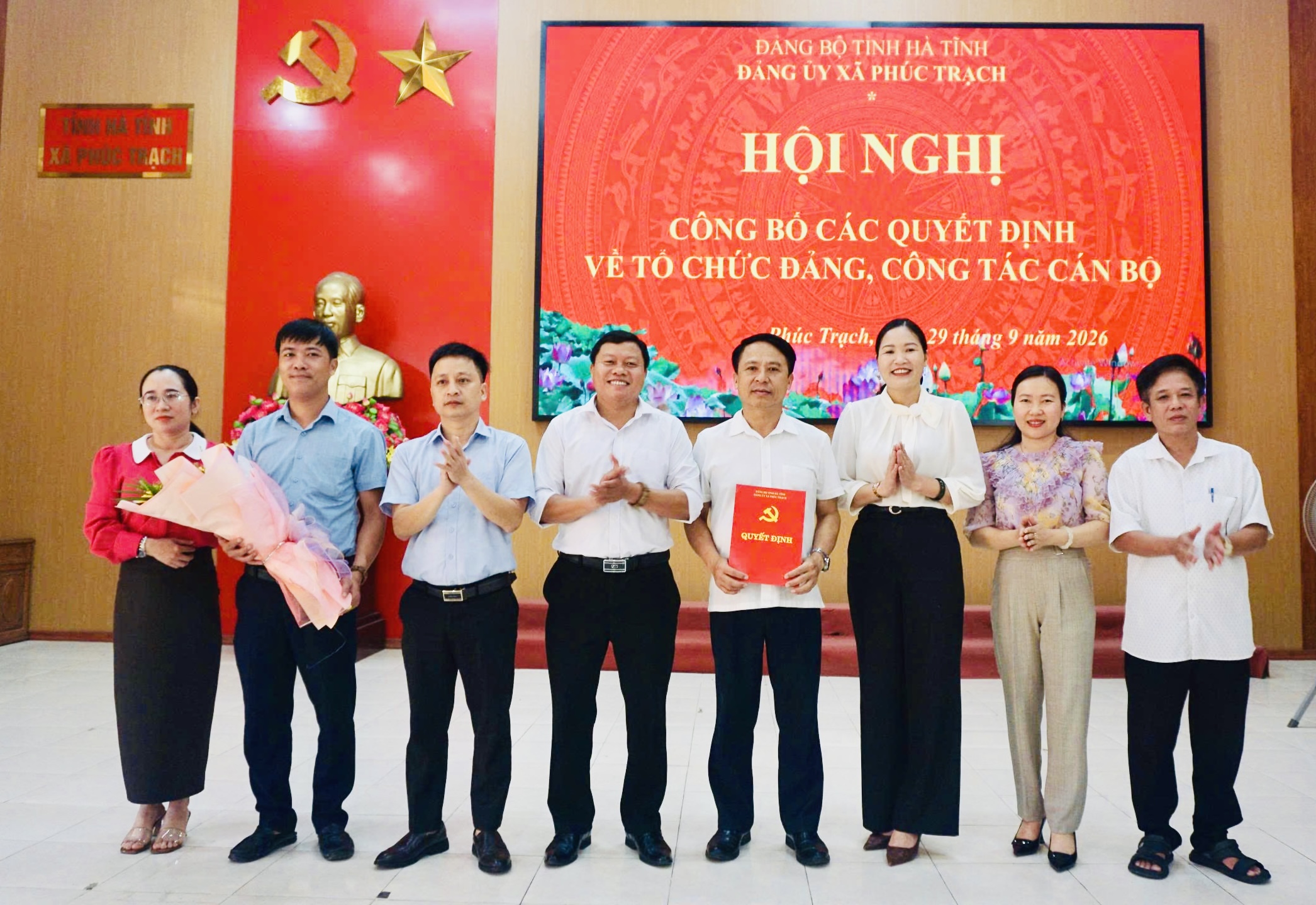 Phúc Trạch tổ chức Hội nghị công bố các Quyết định về công tác tổ chức và công tác cán bộ và Hội nghị sơ kết 9 tháng đầu năm 2026