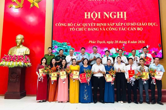 Xã Phúc Trạch công bố, trao quyết định về tổ chức và công tác cán bộ các trường học sau sắp xếp, sáp nhập 