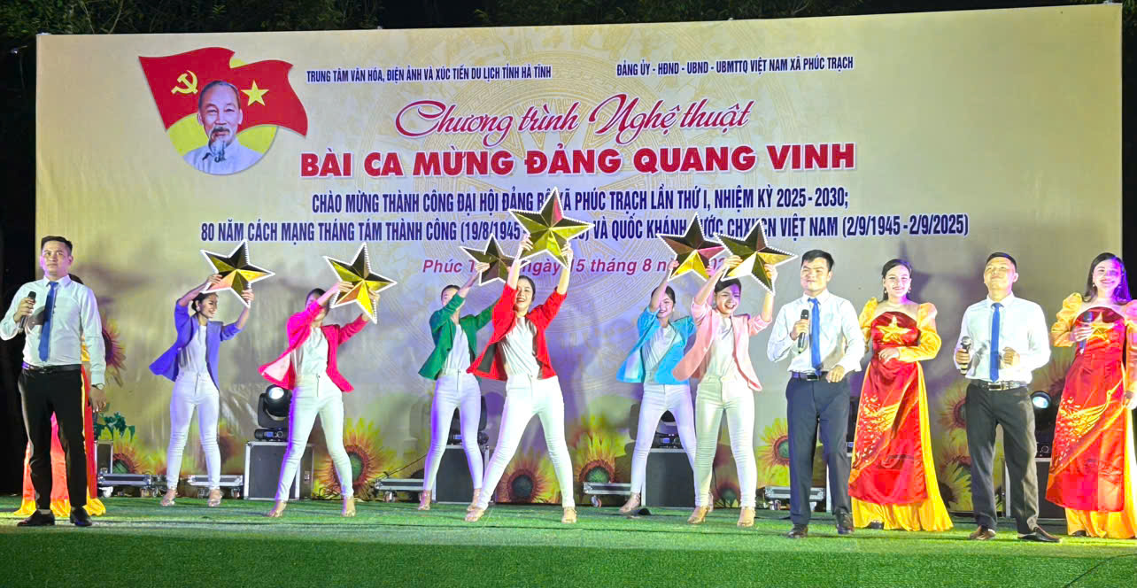 ĐÊM NGHỆ THUẬT “BÀI CA MỪNG ĐẢNG QUANG VINH” TẠI XÃ PHÚC TRẠCH 